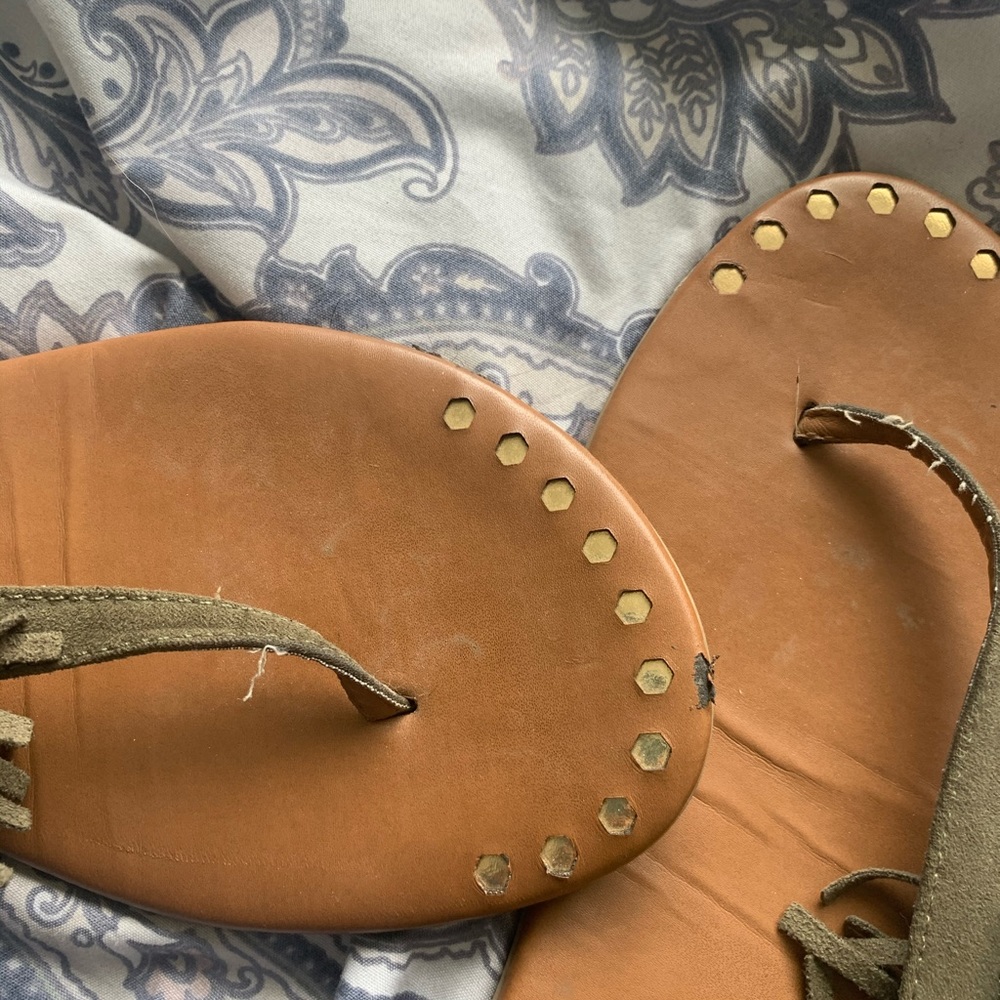 Sandles - Picture 3 of 4